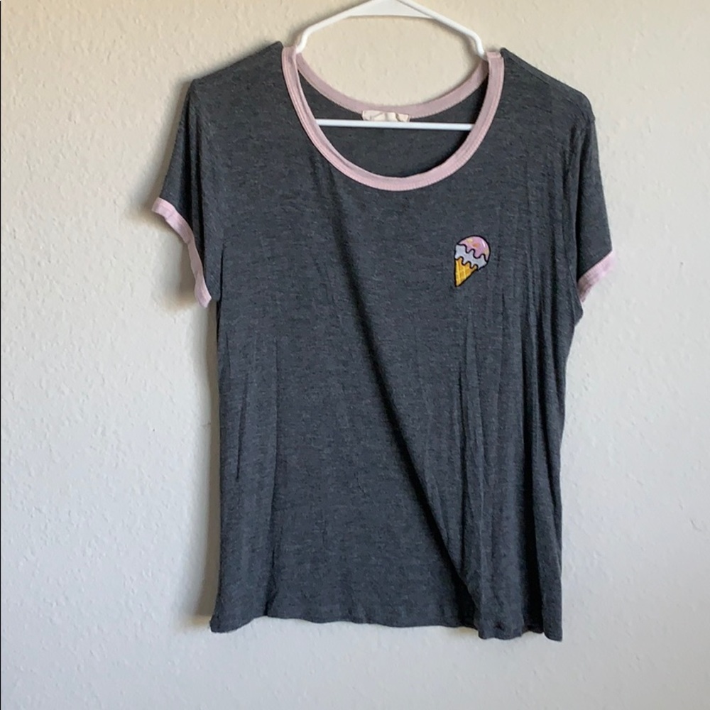 Light and casual t-shirt!